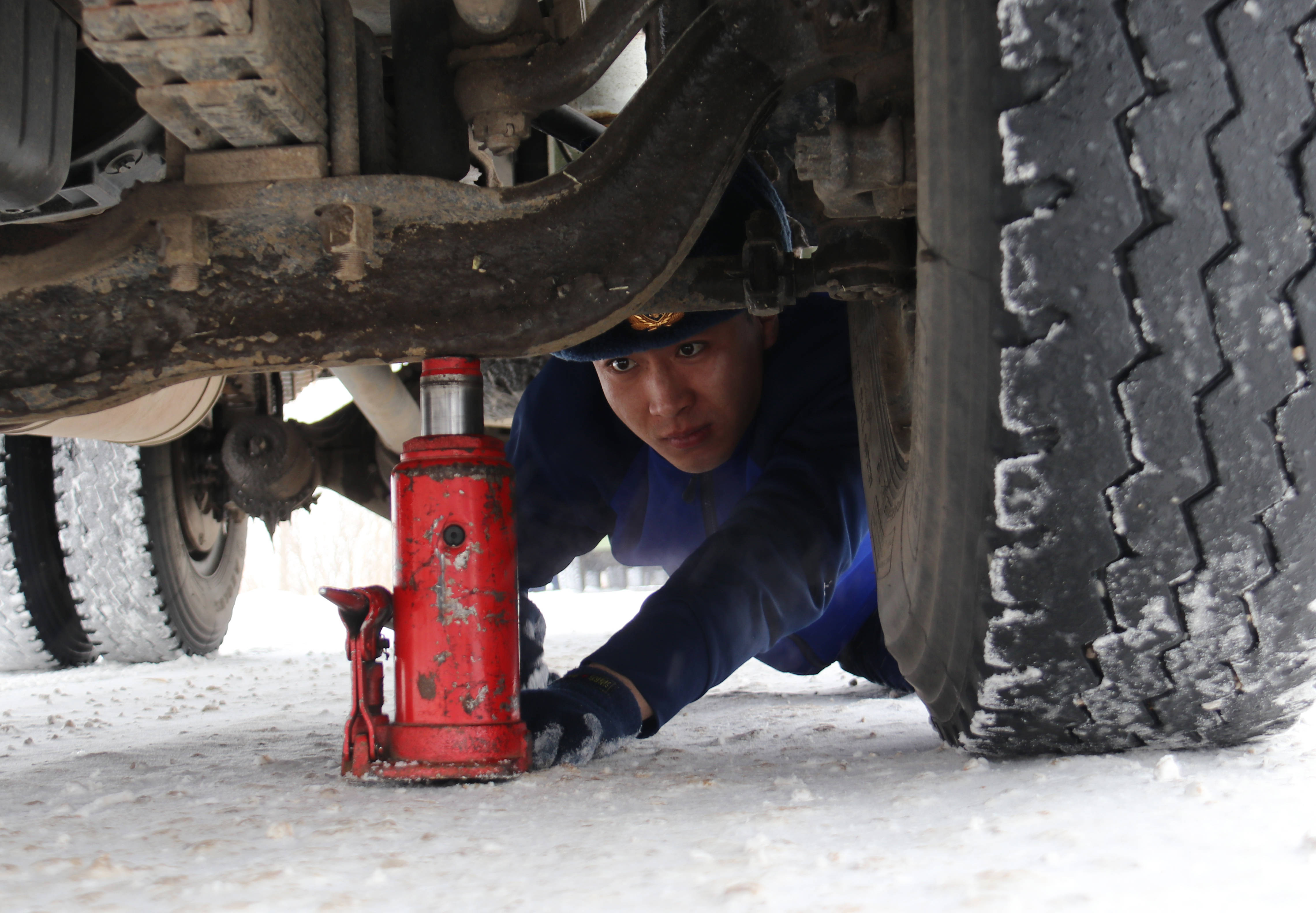 中国石油乌鲁木齐石化风雪无阻保运行