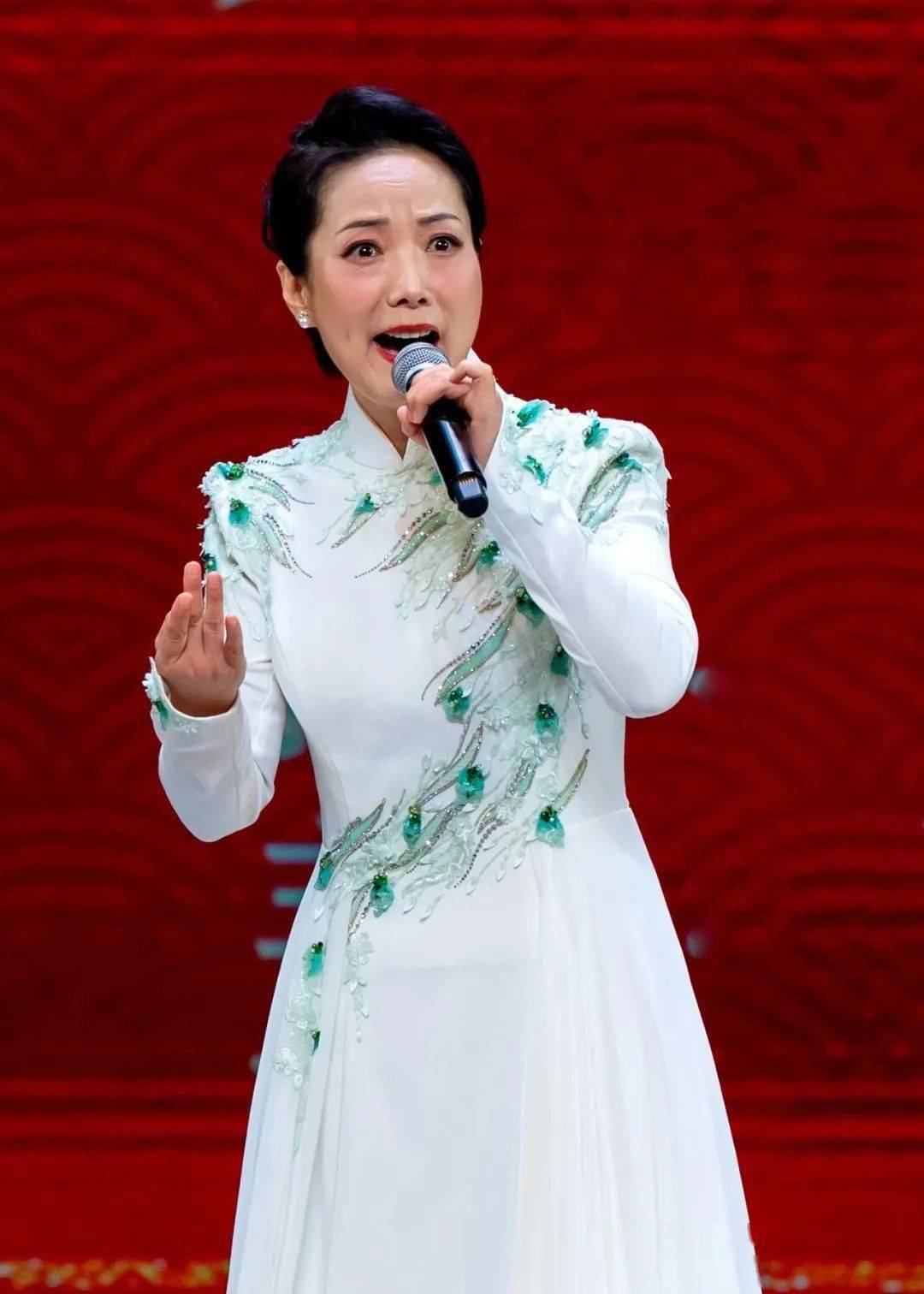 鼎捷数智董事长叶子祯：AI技术发展不是为了取代人 而是让人智慧工作乐享生活