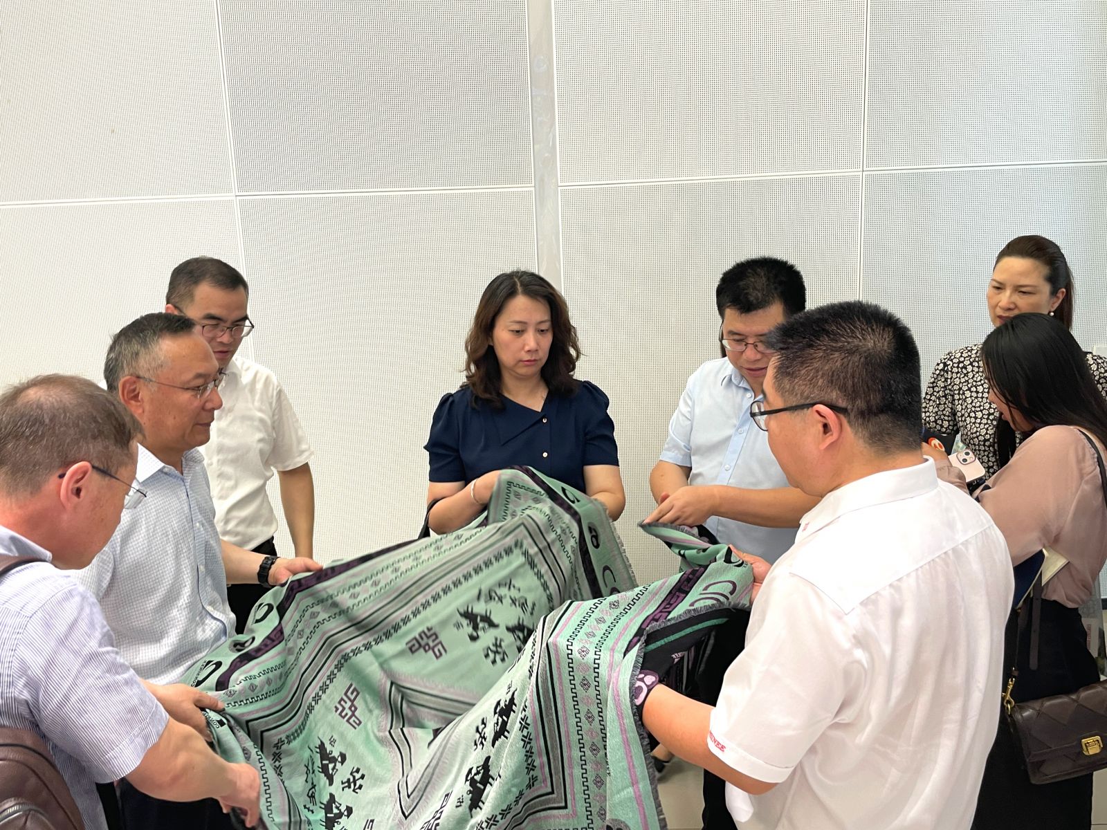 中国贸促会副会长陈建安率团访问乌兹别克斯坦