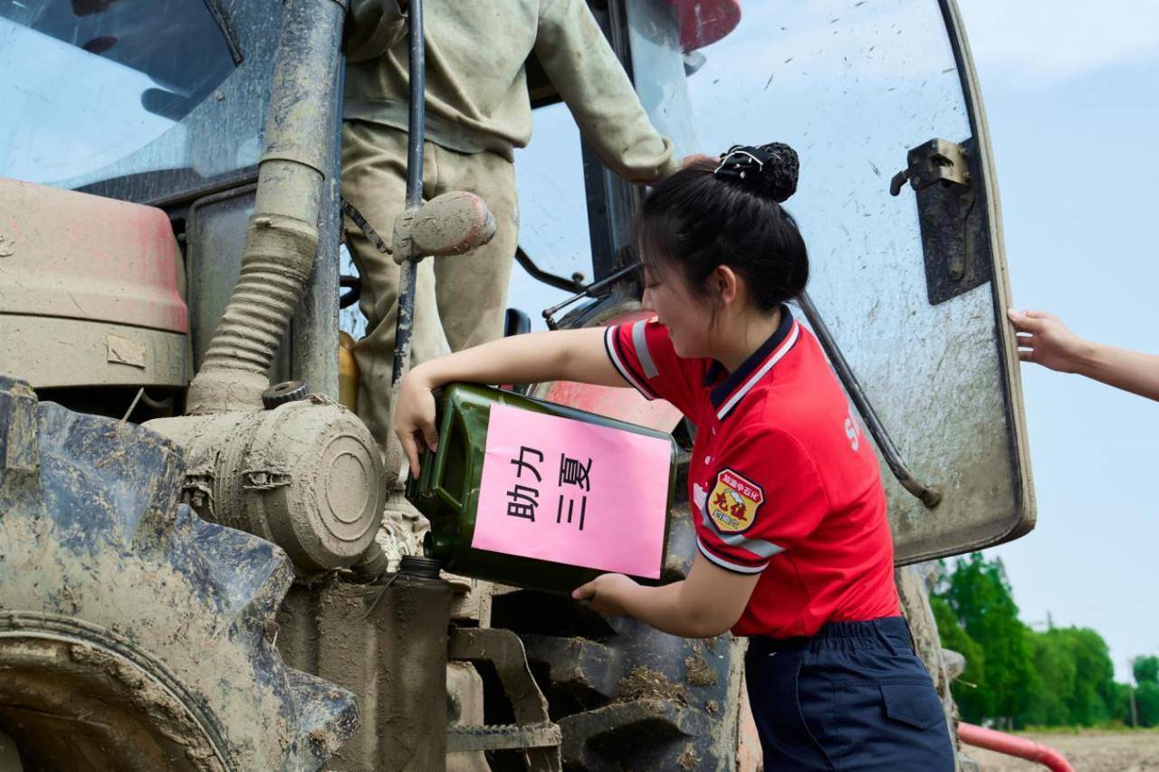 中国石化1.1万座加油站服务农机 助力“三夏”