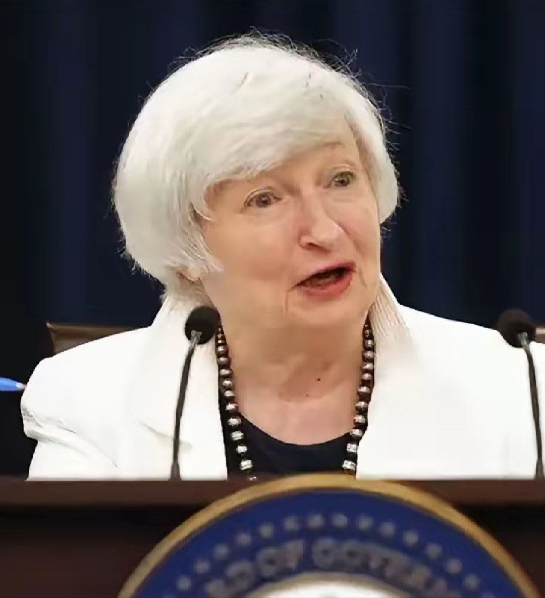 据美国财政部 在最新两周报告期内 投资基金购买了164.15亿美元于2056年2月15日到期的30年期国债