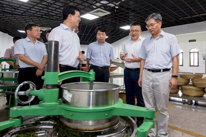 中国人民银行原副行长朱民:需要形成适当的政策来引领AI使用